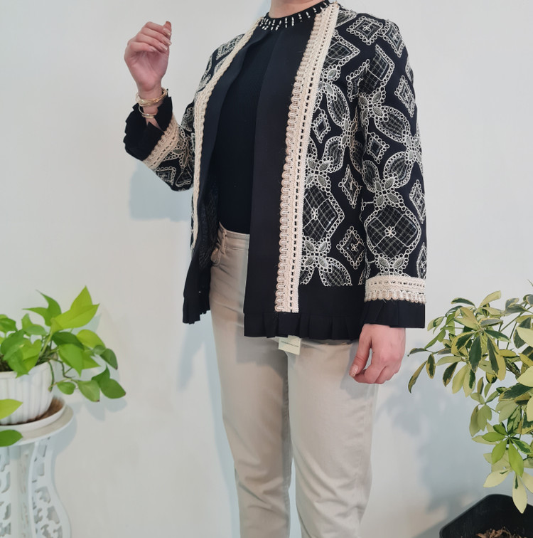 کت مشکی کرم