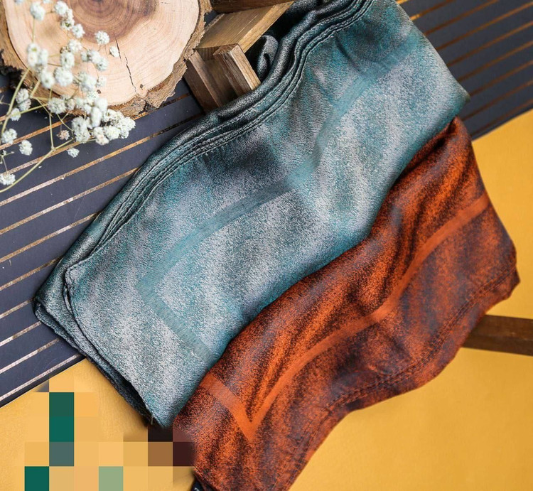 روسری پتینه طرح دار