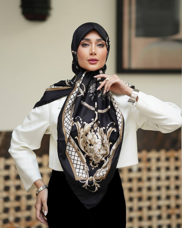 روسری ساتن ابریشم مشکی طلایی