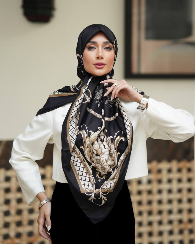 روسری ساتن ابریشم مشکی طلایی