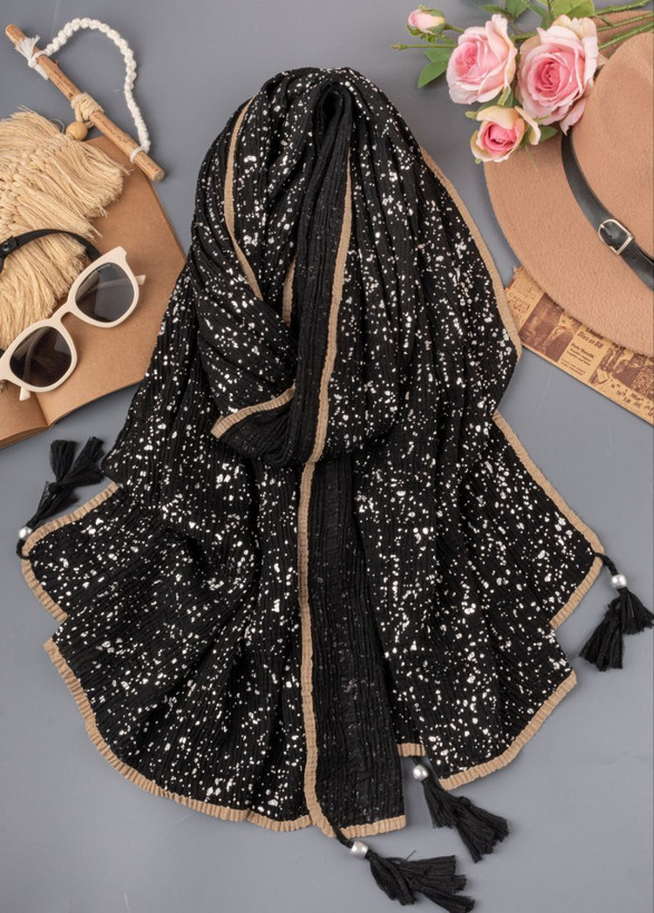 شال مشکی با دور طلایی توپی