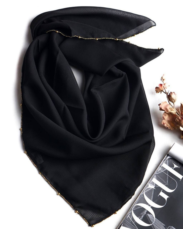 روسری دور زنجیر