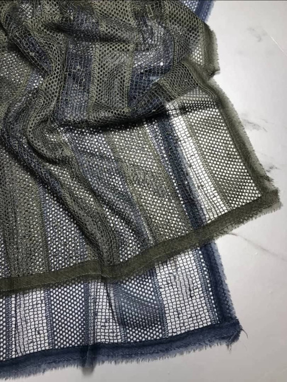 شال سوراخ سوراخی