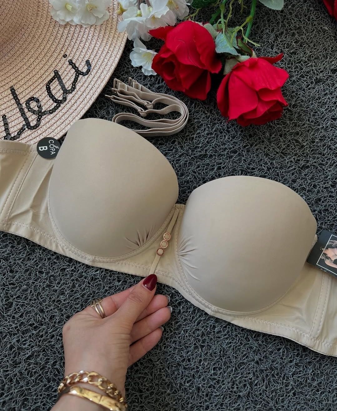 سوتین اسفنجی دکلته مجلسی زنانه - فروشگاه پلتمد