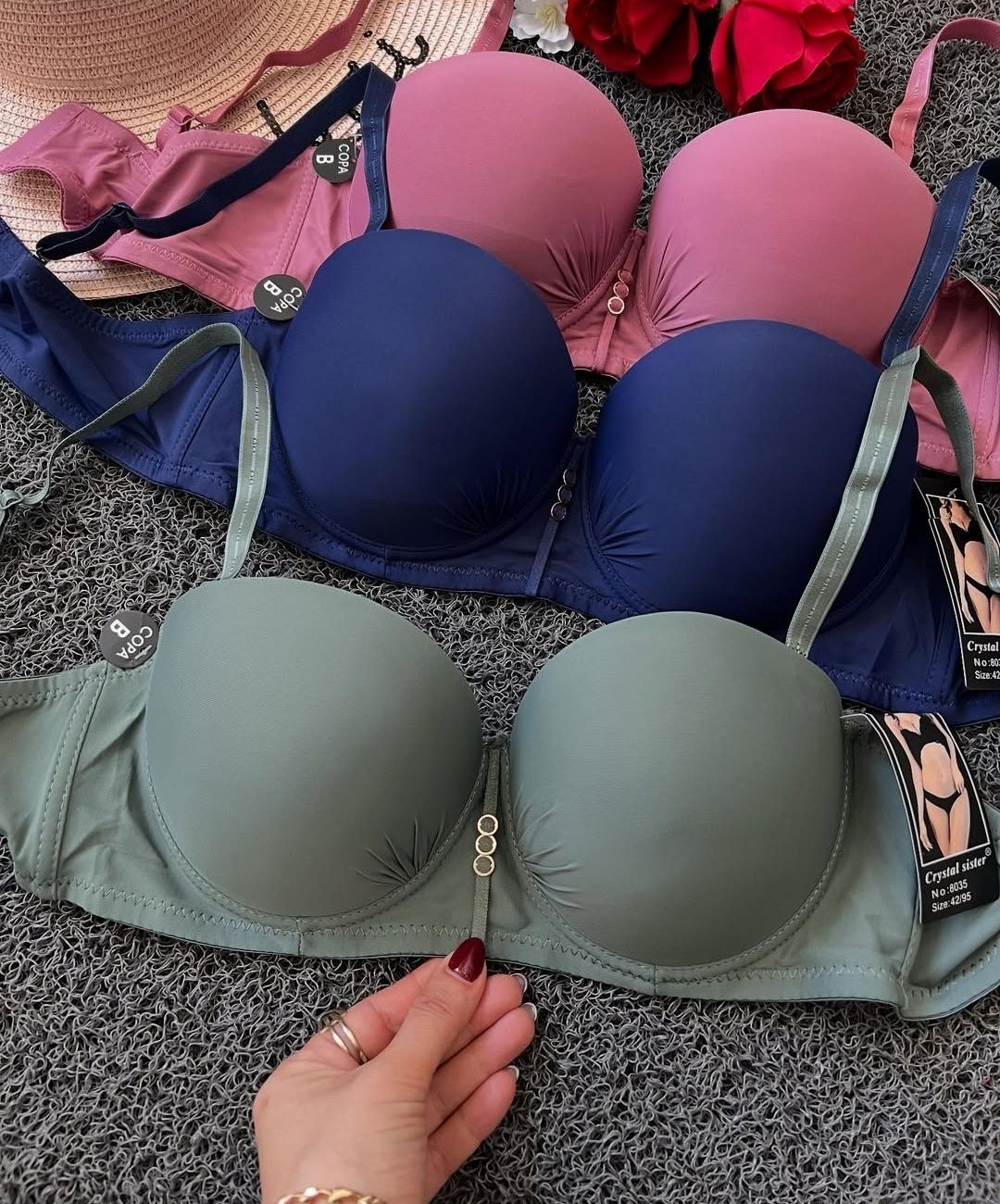 سوتین دکلته چیست و چگونه باید ست شود؟ - فروشگاه لباس زیر