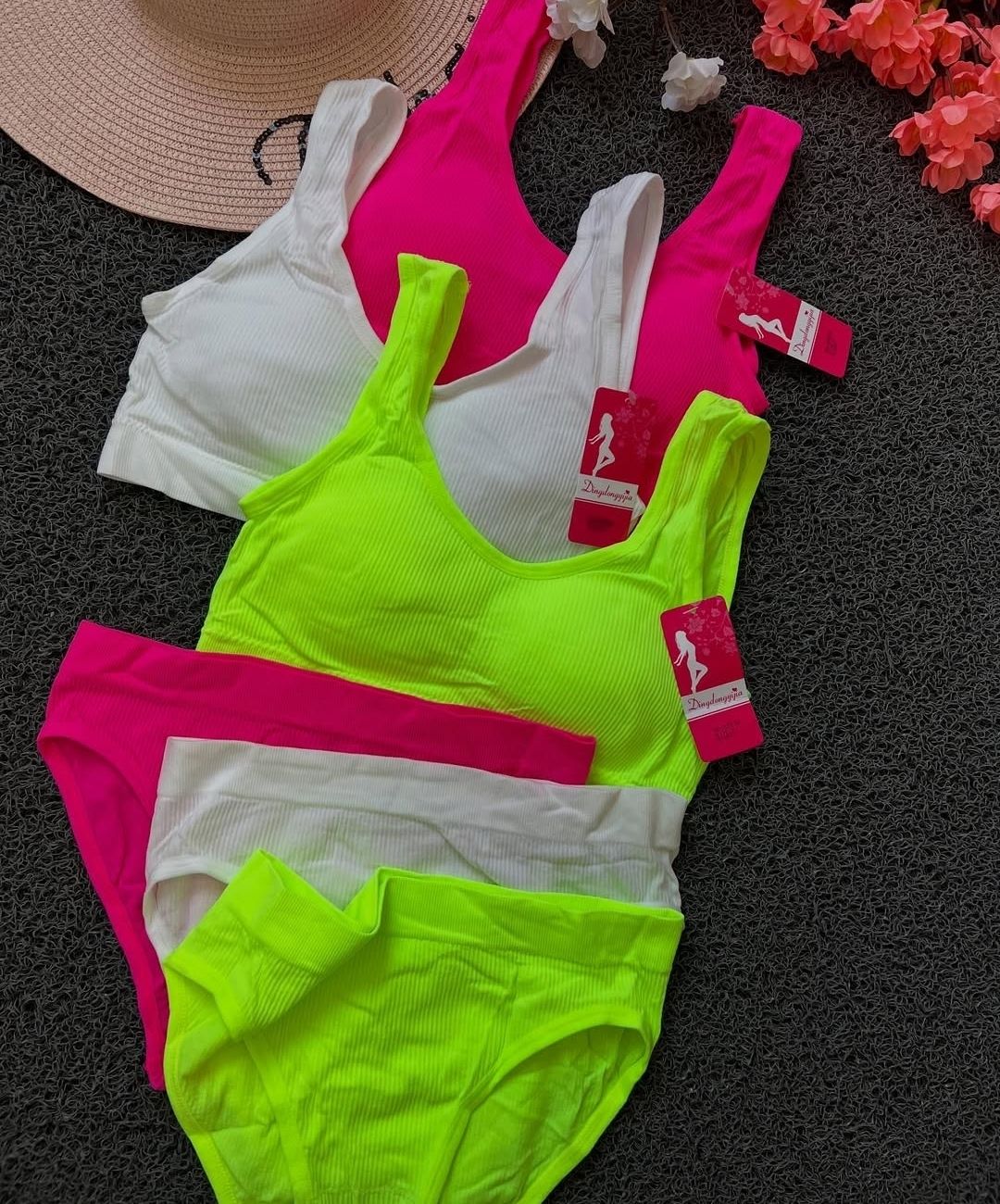 خرید ست نیم‌تنه و شورت زنانه | قیمت و مدل‌های گیپور و فانتزی