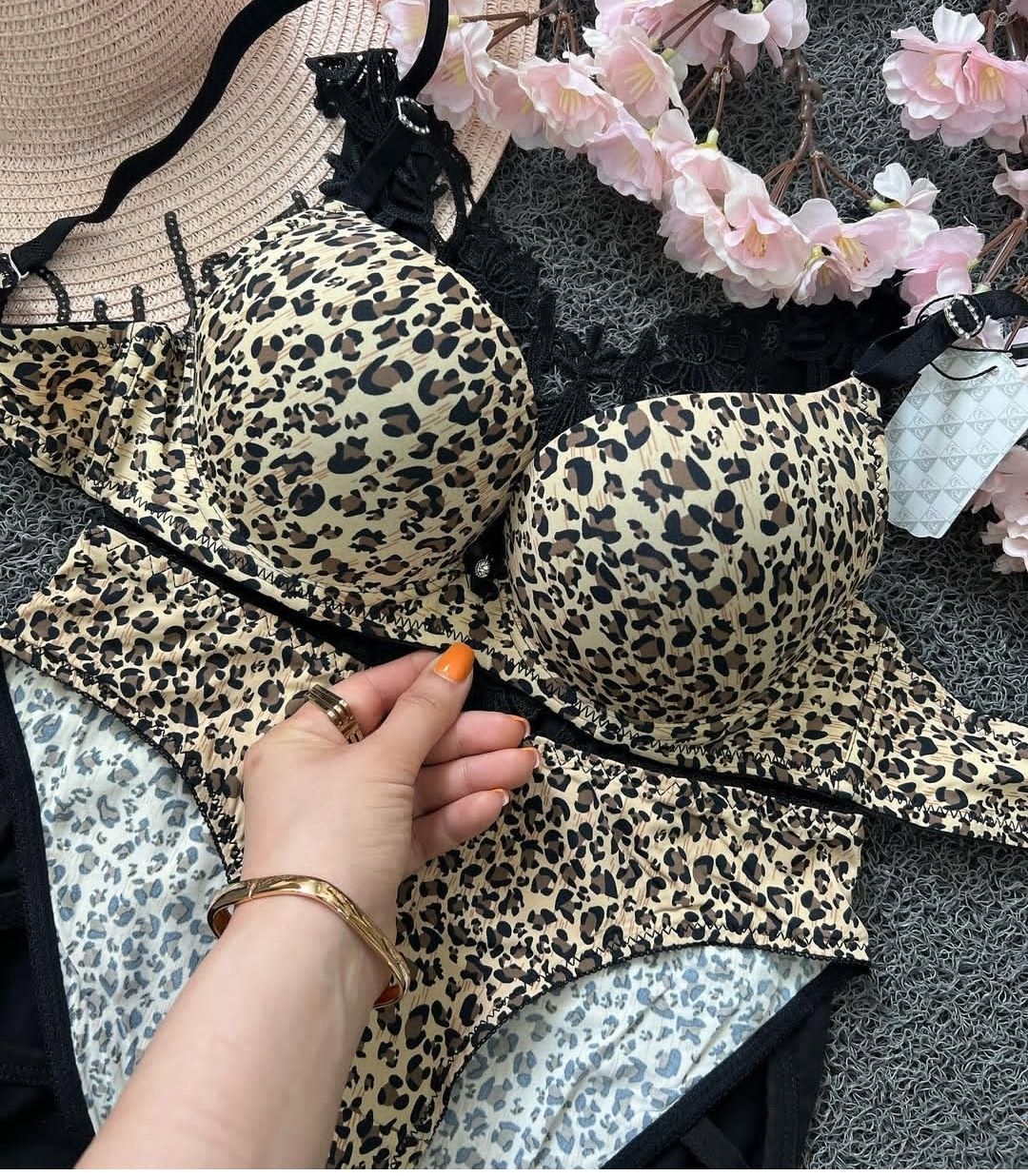 ست شورت و سوتین اسفنجی پلنگی کارتیر کد ...