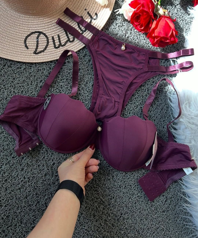 ست شورت و سوتین صدفی