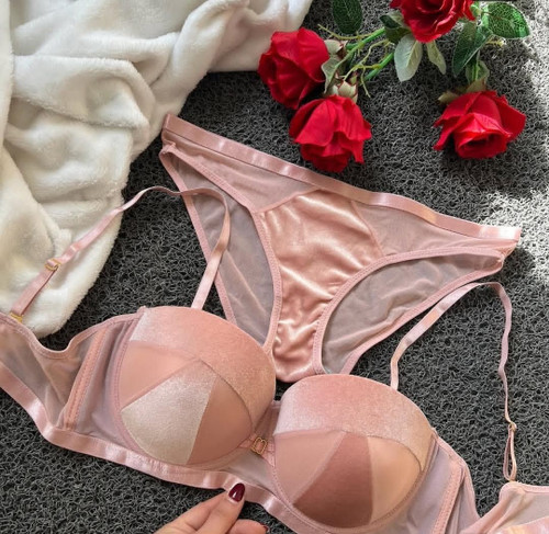 خرید و قیمت ست شورت و سوتین اسفنجی صورتی