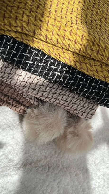 خرید و قیمت شال پاییزی پوم دار