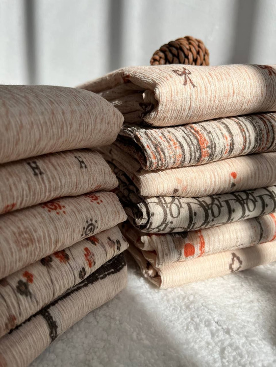 شال برشکا پروانه زمینه نارنجی S5954