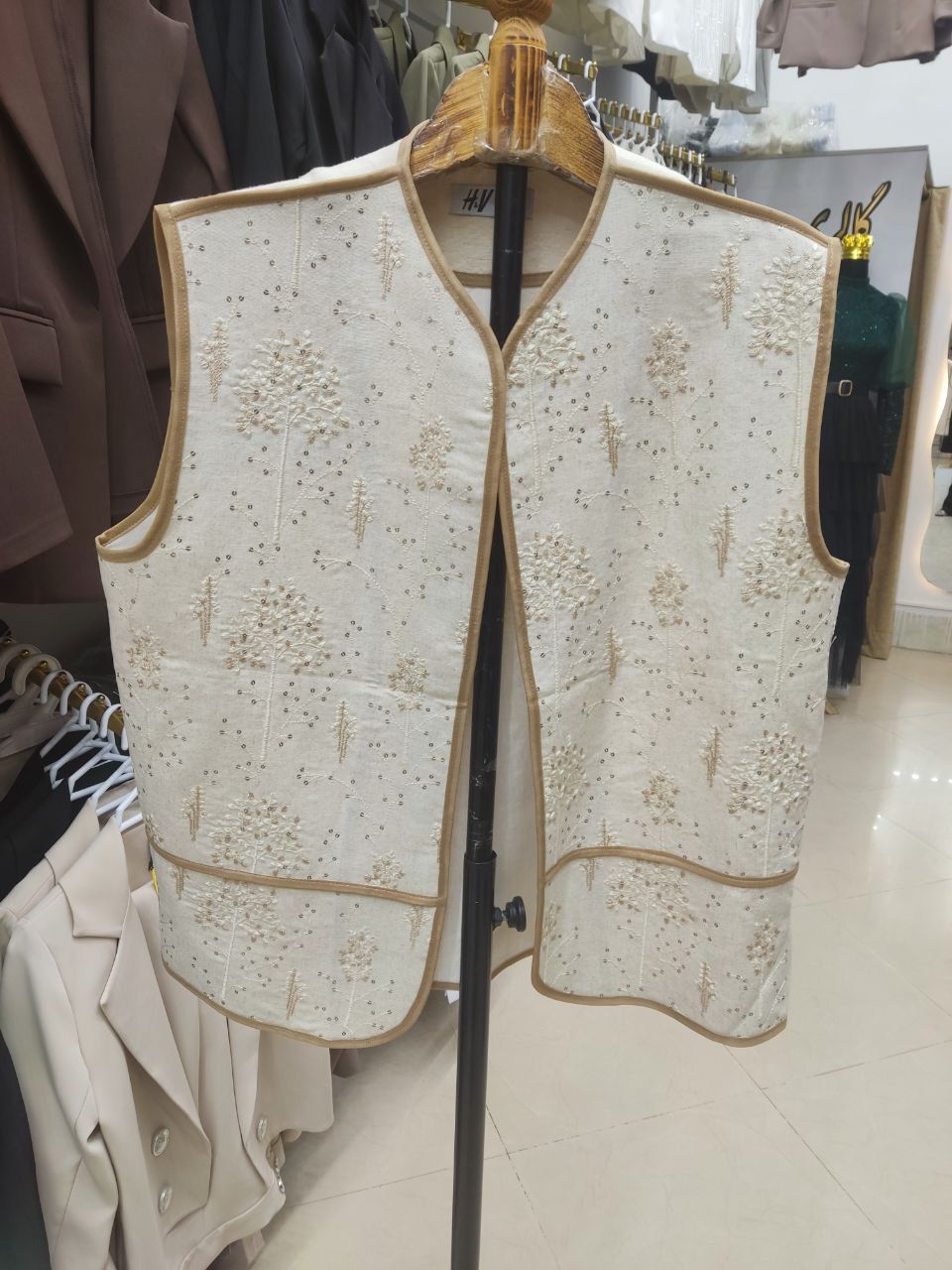 جلیقه گلدوزی شده