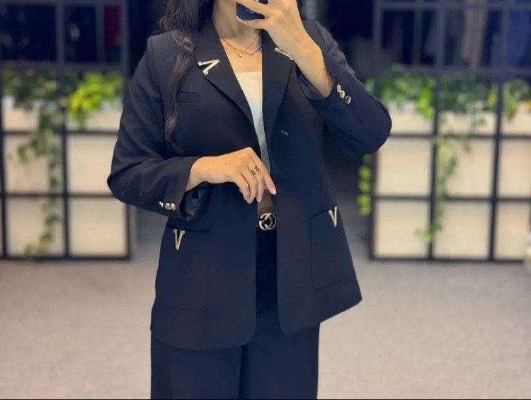 ست کت و شلوار v