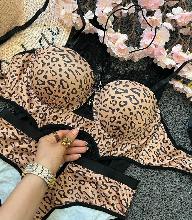 ست شورت و سوتین زنانه مدل اسفنجی بند گردنی