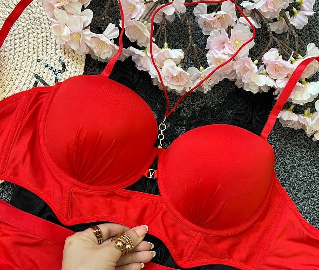 سوتین اسفنجی بند گردنی با لایه گیپور کد 2078