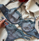 ست شورت و سوتین طرح لب سرخ