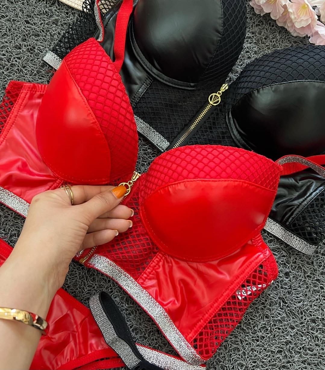 ست شورت و سوتین چرم و تور جلو زیپ جک‌دار برند