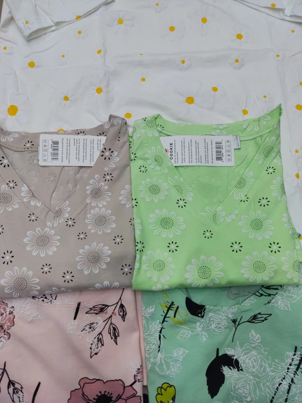 خرید تیشرت زنانه | مدلهای اسپرت، نخی و طرحدار شیک