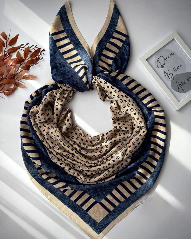 روسری موهر پاییزه قواره 140 دور دست دوز بسیار لطیف