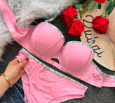 شورت و سوتین صورتی