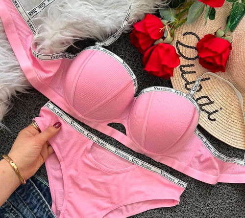 شورت و سوتین صورتی