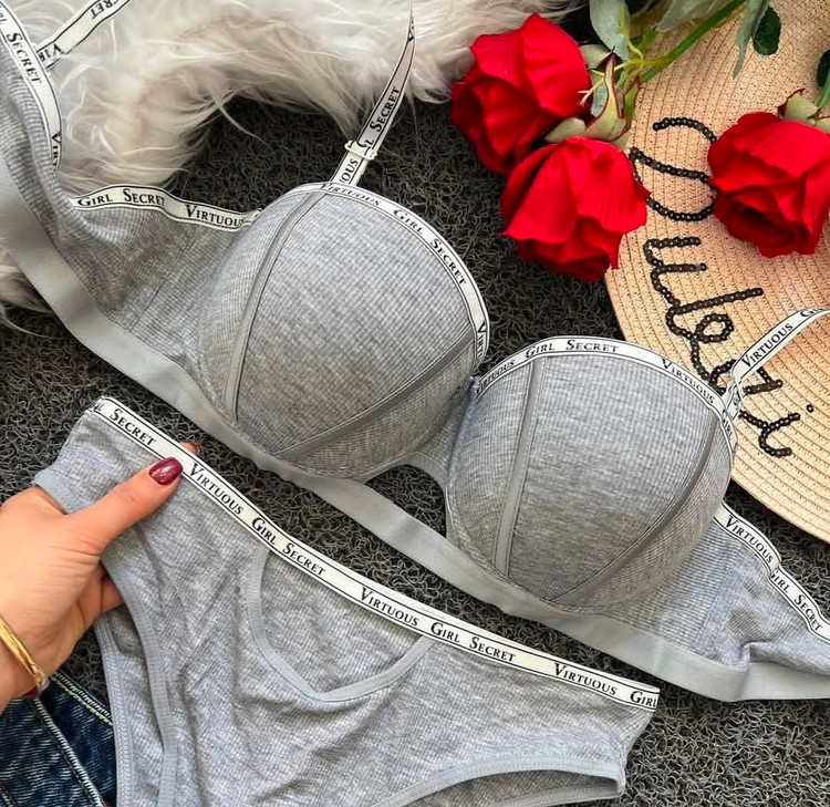 شورت و سوتین دکلته ابری