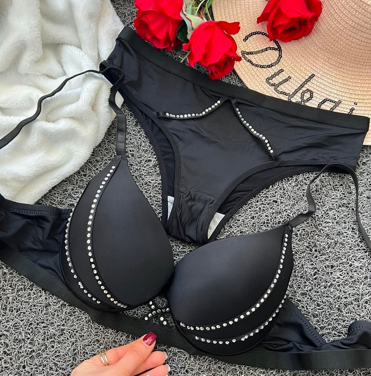 ست شورت و سوتین اسفنجی نگین دار لطافت و زیبایی با لاوین