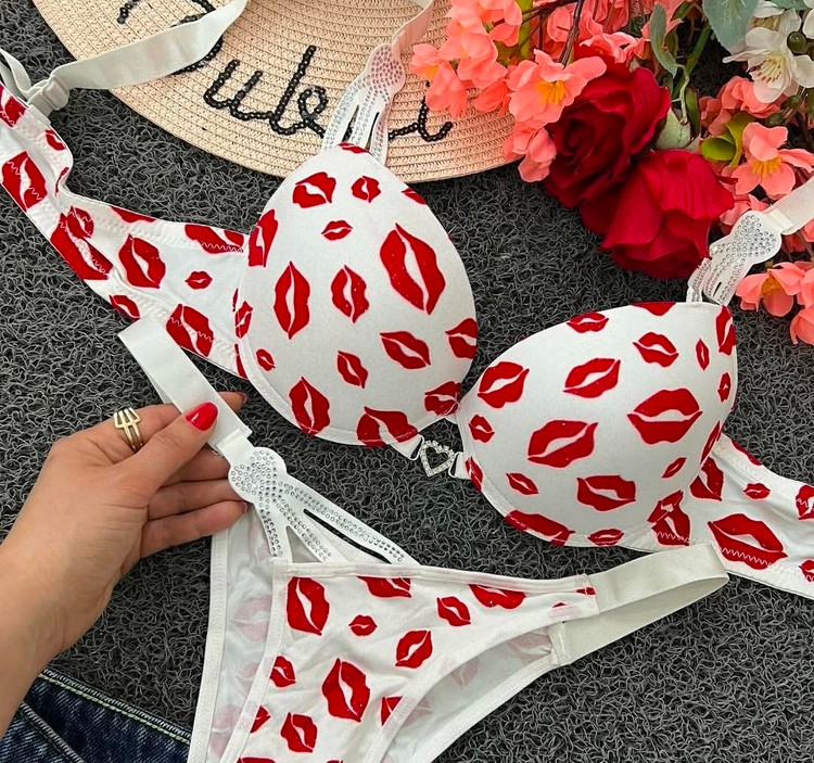 ست شورت و سوتین زیرفنردار طرح لب