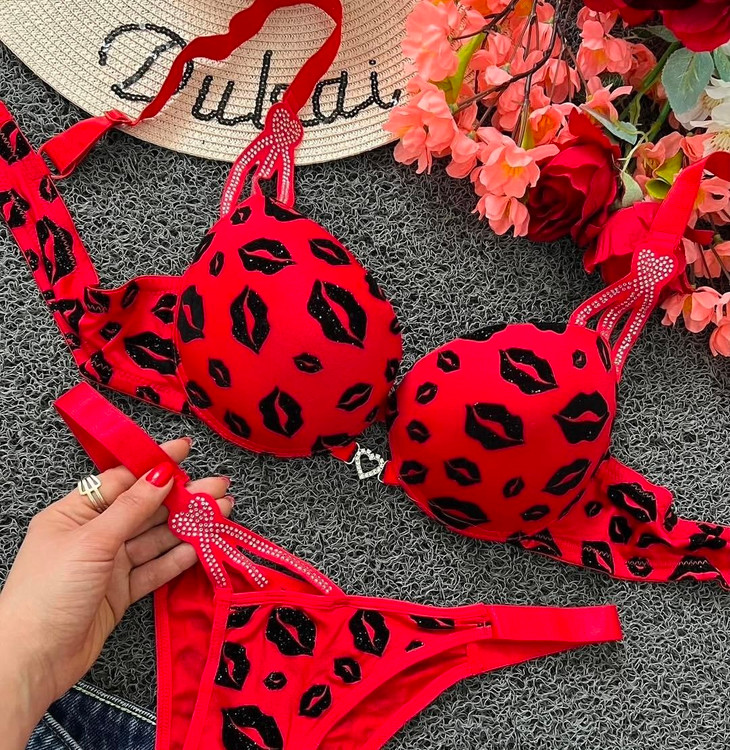 ست شورت و سوتین ابری صورتی طرح لب -