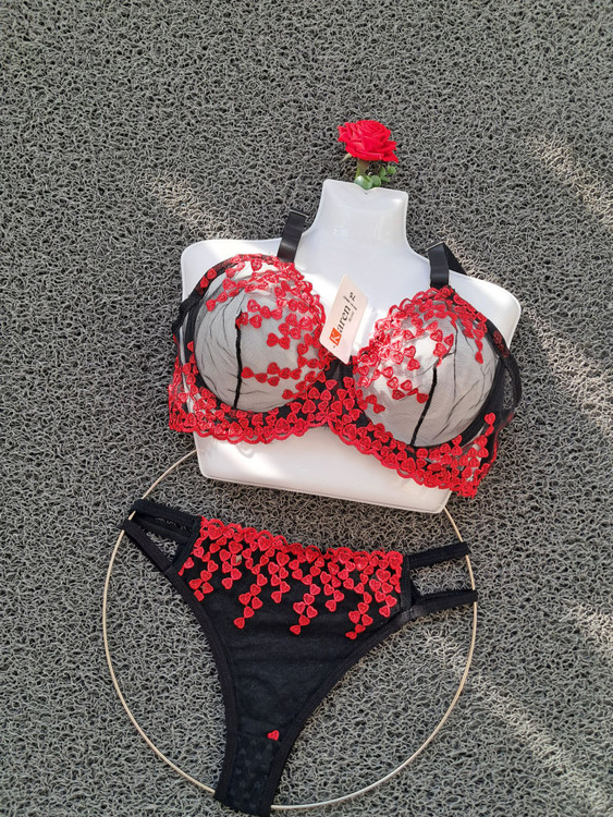 ست شورت و سوتین شیشه ای بدن نما با قلب های ...