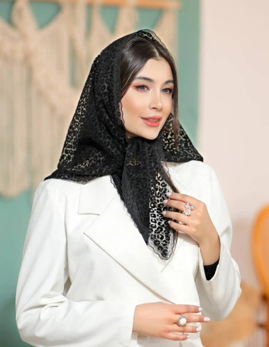 روسری سه گوش قواره ۸۰ مشکی حریر مخمل