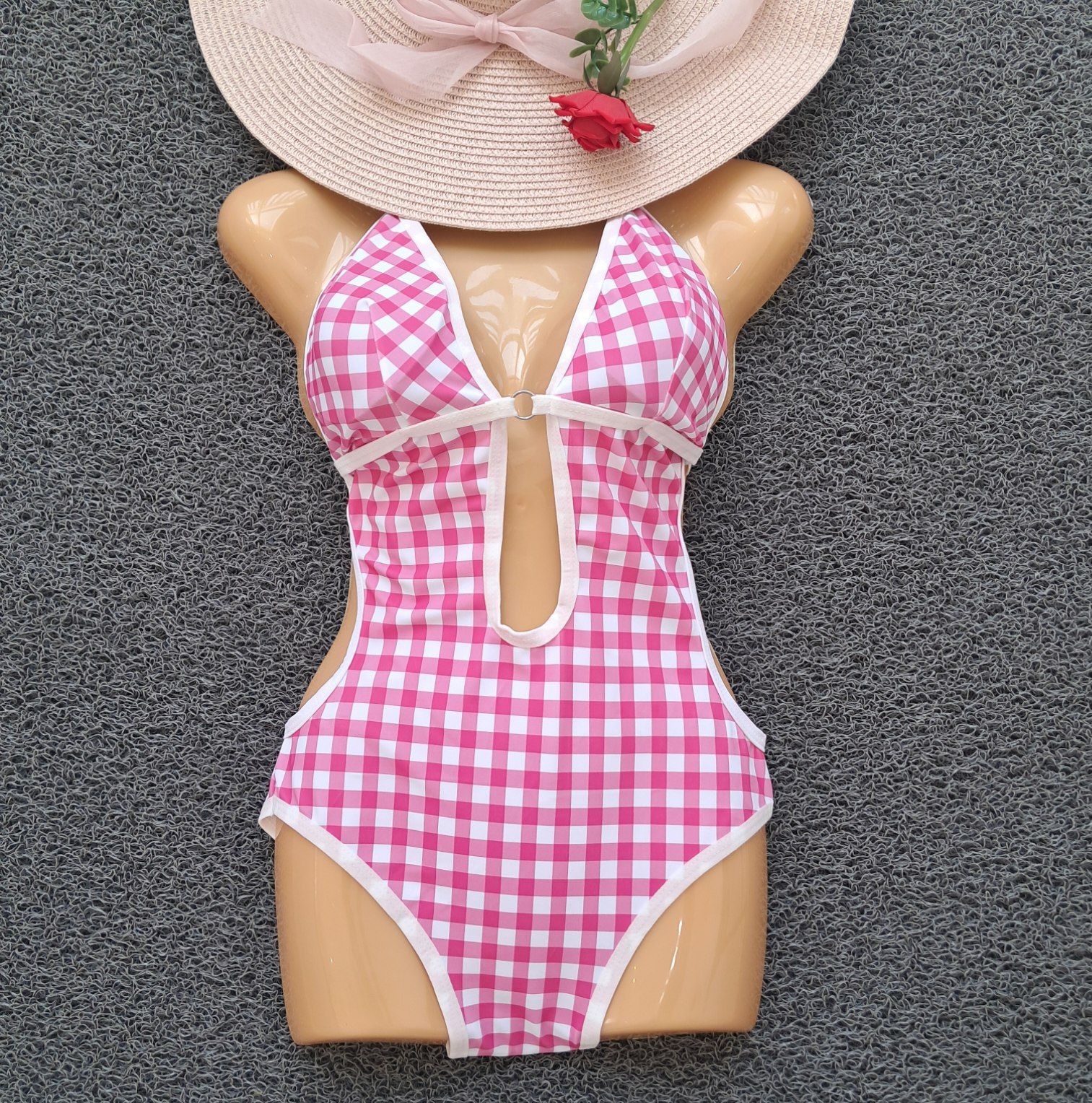 مایو زنانه کاپ متحرک چهارخونه صورتی پشت باز (جنس اب گریز)