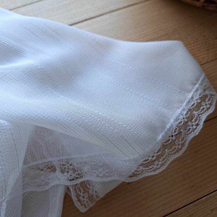 مینی اسکارف حریر ژولی سفید و مشکی ابعاد 70 در 100 سانتیمتر دانتل دوزی شده
