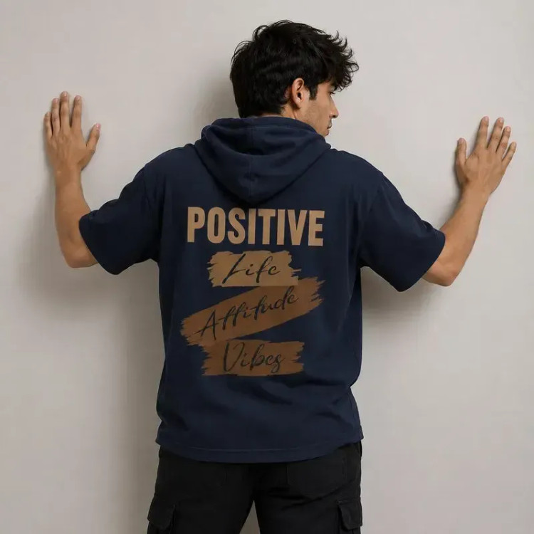 تی شرت مردانه کلاهدار پنبه ای طرح حروف مدل positive
